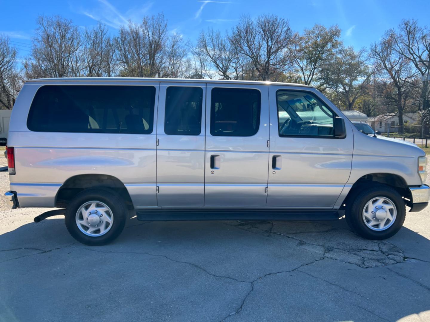 2012 Silver /Gray Ford E-Series Wagon XLT (1FBNE3BL0CD) with an 5.4 V8 engine, Automatic transmission, located at 4520 Airline Hwy, Baton Rouge, LA, 70805, (225) 357-1497, 30.509325, -91.145432 - 2012 Ford E350 XLT 12 Passenger Van 5.4 V8 Gas, 175K Miles, Power Windows & Locks, Interior & Exterior In Good Shape, Radio Needs To Be Changed, Tow Pkg. NO IN HOUSE FINANCING. FOR INFO PLEASE CONTACT JEFF AT 225 357-1497 CHECK OUT OUR A+ RATING WITH THE BETTER BUSINESS BUREAU WE HAVE BEEN A FAMI - Photo#4